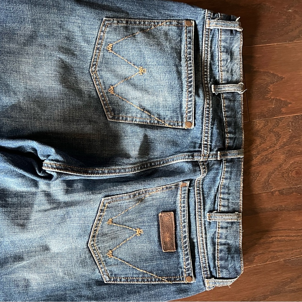Wrangler Men's Retro Relaxed Fit Bootcut Jeans. 34x32